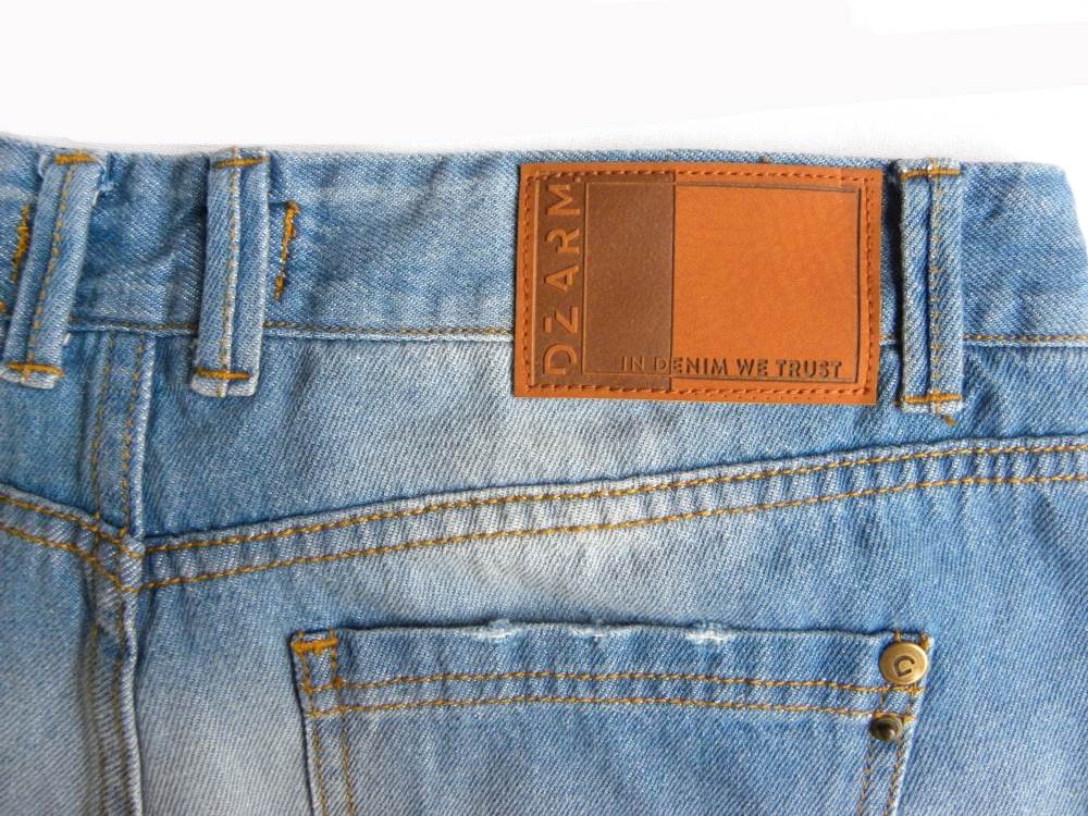 Shorts Jeans Cintura Média Barra Desfiada Dzarm