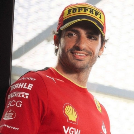 Novo boné oficial scuderia ferrari - carlos sainz - 2023 - Boné - Magazine  Luiza